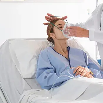 Paciente recibiendo oxígeno