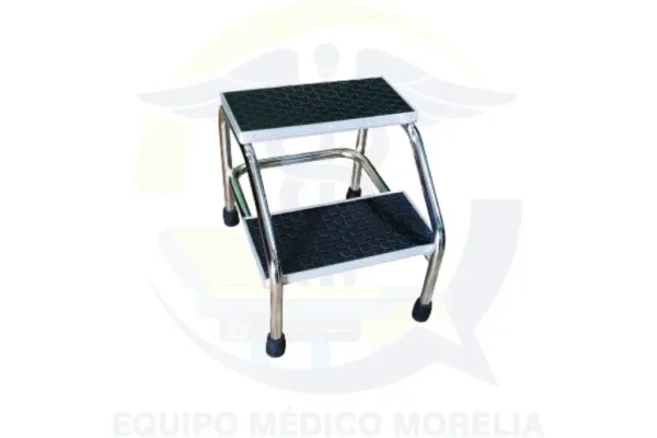 Escalerilla de 2 Peldaños Cromada | Tubo de Acero Redondo | Peldaños de Lámina Negra | Tapete Sintético Antiderrapante | Moldura Perimetral de Aluminio